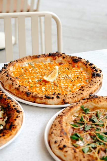 Mercado local con puestos de artesanía